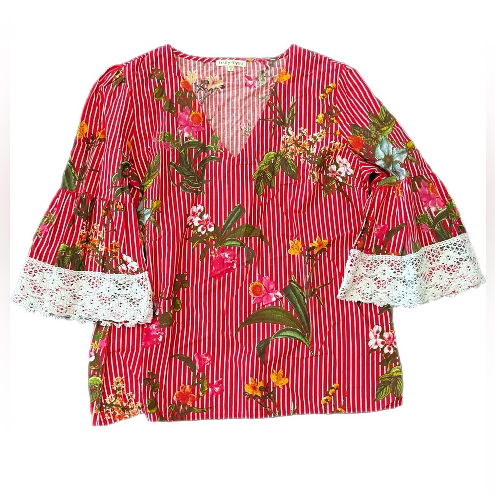 NWOT Striped Floral Blouse with Lace Sleeves🌸